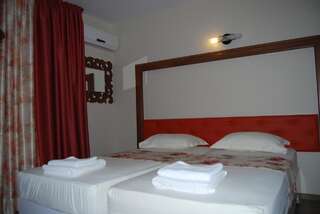 Отель Family hotel Hefes Хасково Двухместный номер с 2 отдельными кроватями и балконом-16